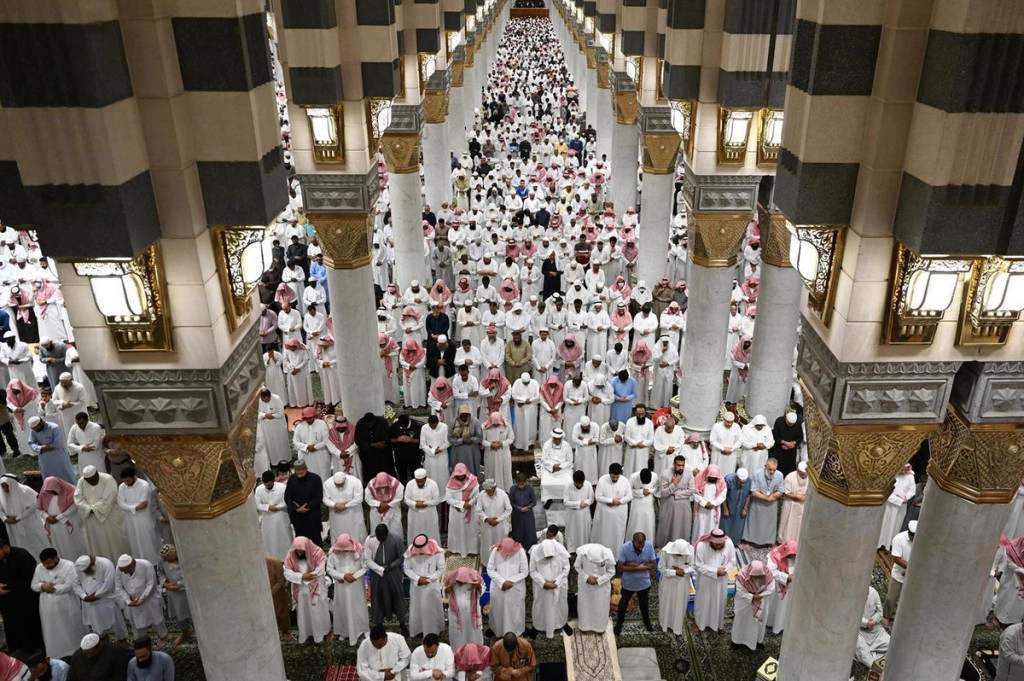 Info: Demi Kekhusyukan Ibadah, Saudi Larang Rekaman Salat di Masjid Selama Ramadhan 2 rekaman-salat